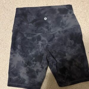 lululemon athletica Women's Dark Tie-Dye Bike Shorts ALIGN